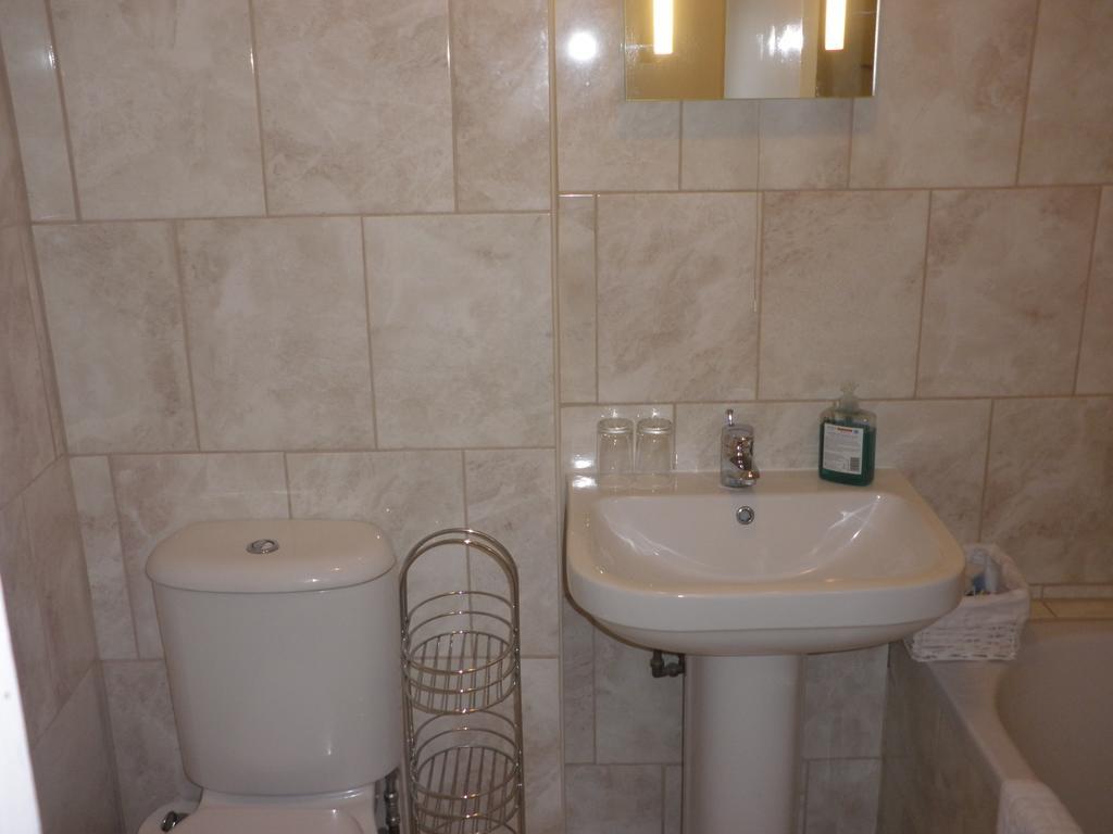 Saint Saviour Longfrie Inn חדר תמונה